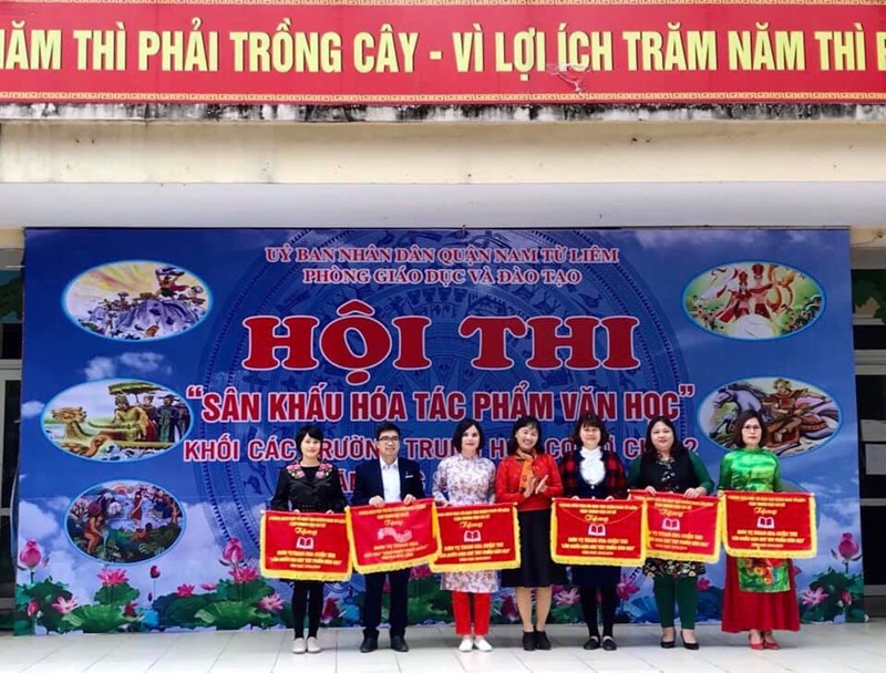 Trường THCS Nam Từ Liêm tham gia Hội thi Sân khấu hóa tác phẩm 
văn học cấp Quận năm học 2018-2019
