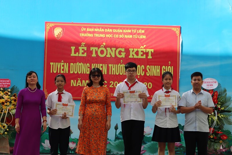 Tưng bừng ngày tổng kết, tuyên dương khen thưởng học sinh giỏi năm học 2019-2020