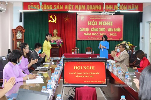 Hội nghị CB-CC-VC năm học 2021-2022 - Tập thể trường THCS Nam Từ Liêm chú trọng nâng cao ứng dụng CNTT và chuyển đổi số trong giảng dạy