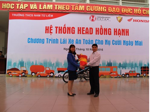 Trường thcs nam từ liêm tham gia chương trình: “lái xe an toàn cho nụ cười ngày mai”