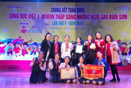 Học sinh trường THCS Nam Từ Liêm đạt giải đặc biệt xuất sắc 
chung kết toàn quốc “Cùng ĐỨC VIỆT & MIWON thắp sáng những ngôi sao buổi sớm” 
lần thứ V – năm 2019
